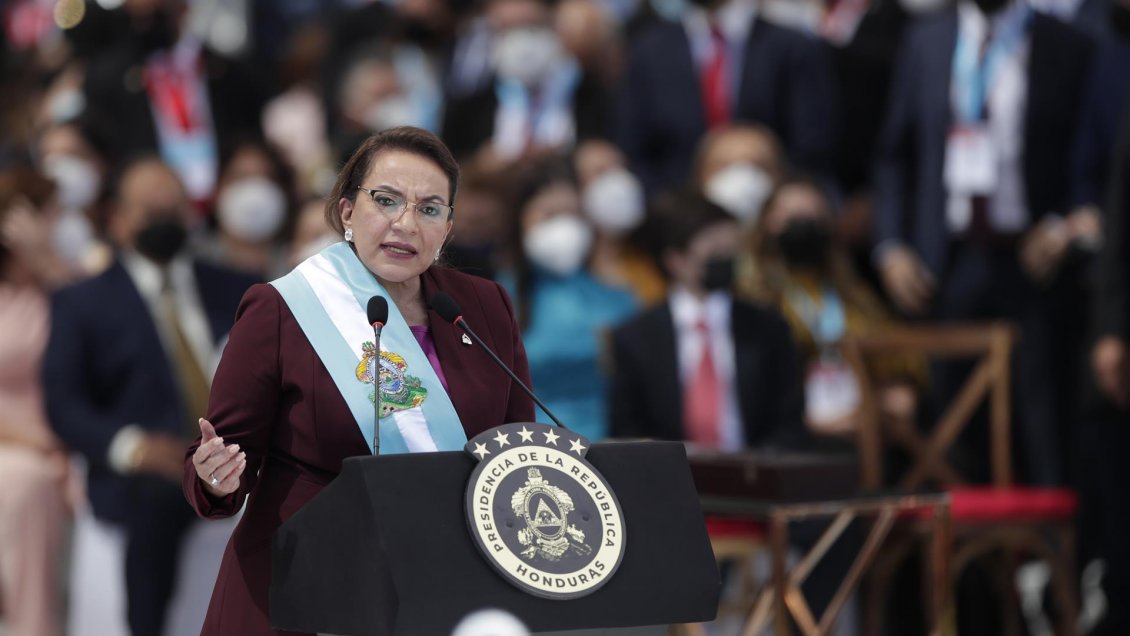 Xiomara Castro jura como presidenta de Honduras y promete: “No más narcotráfico ni crimen organizado”