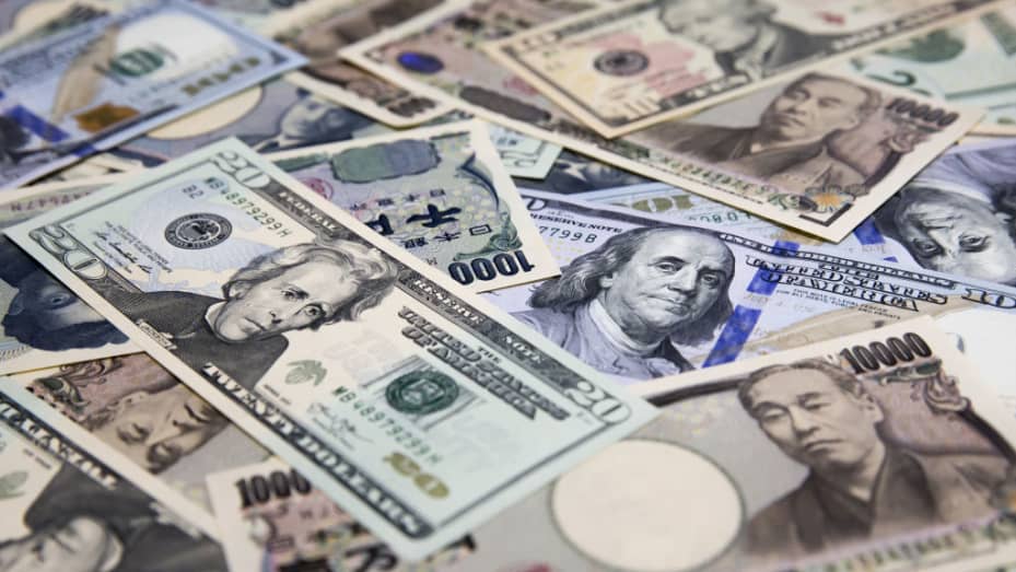 El yen japonés toca mínimo de 32 años frente al dólar estadounidense