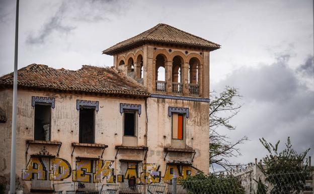 El cortijo de Los Cipreses, okupado por cuatro personas y un perro grande