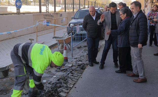 Mantenimiento lleva a cabo medio centenar de mejoras en los barrios de Granada