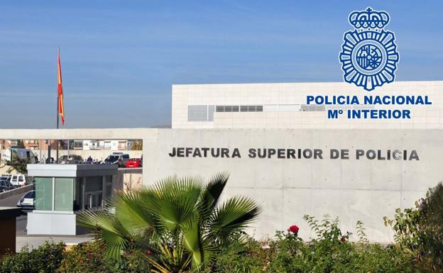 La víctima informó del robo personalmente al servicio de seguridad de la Jefatura Superior de Policía, ya que el suceso ocurrió en los alrededores de estas dependencias/IDEAL