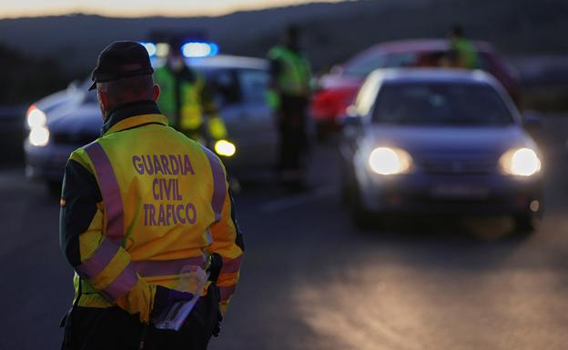 Agentes de la Guardia Civil en una imagen de archivo/ideal