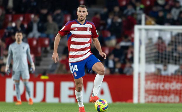 Ignasi Miquel, durante un partido en Los Cármenes. /PEPE MARÍN