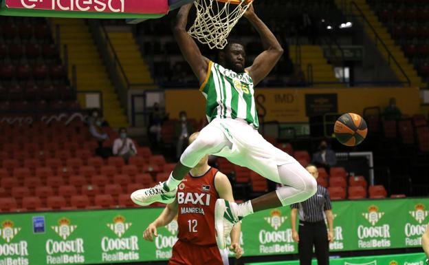 Youssou Ndoye en su etapa en el Betis/acb Photo / D. Ligero