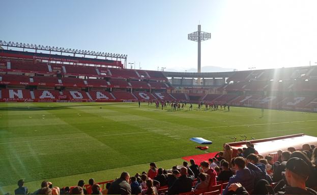 Ambiente en el entrenamiento abierto al público en Los Cármenes/J. I. C.