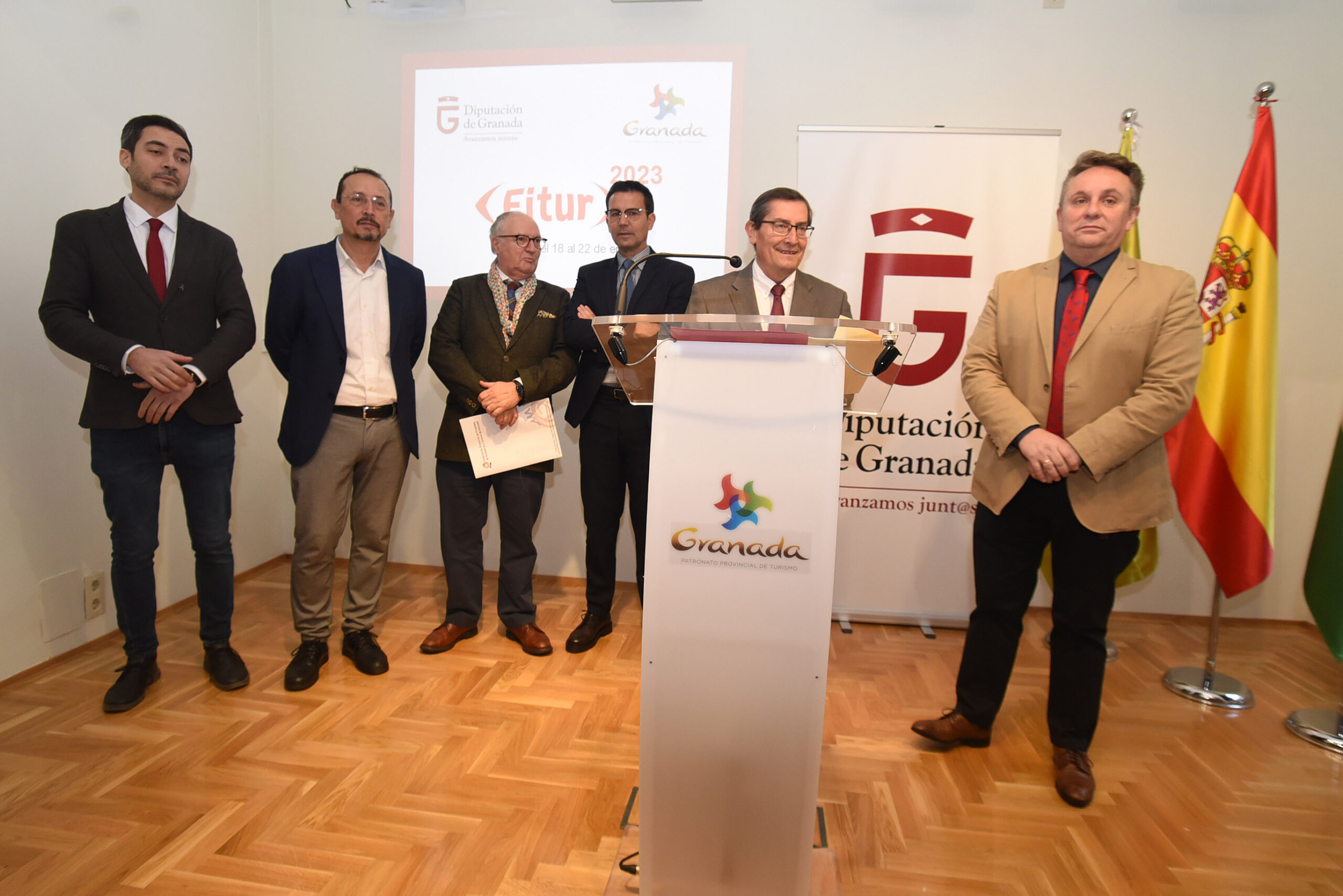 Representantes de la Diputación, el Ayuntamiento y la Junta de Andalucía, durante la presentación de la participación de Granada en Fitur./DIPUTACIÓN