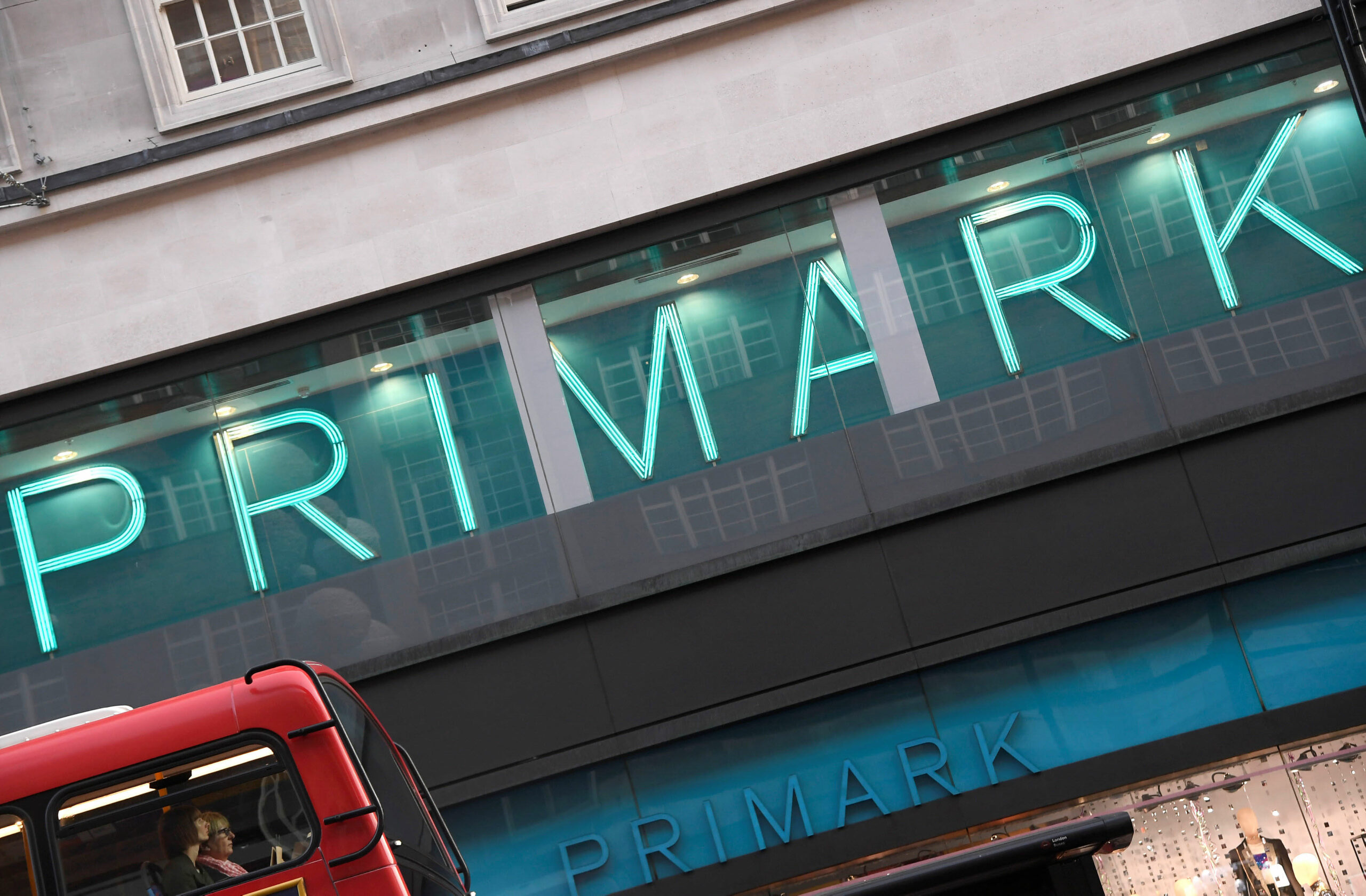 La cadena Primark trata el lanzamiento de una posible tienda online.